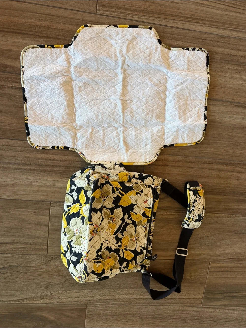 Vera Bradley Quilted Floral Diaper/Baby Crossbody Messenger Bag Dogwood pattern